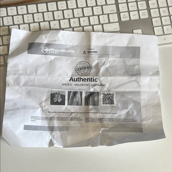 🛑 1 hour sale. Valentino Garavani, size 9.5, Tan Lace Heels w/ crochet Flower - Picture 13 of 13